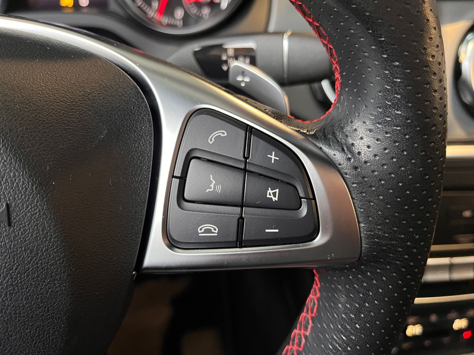 Fahrzeugabbildung Mercedes-Benz GLA 250 4Matic AMG Line AHK PANO RFK 19"