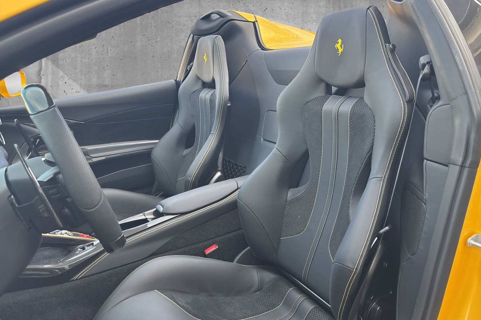 Fahrzeugabbildung Ferrari 812 GTS*Atelier*all Carbon*painted*ADAS