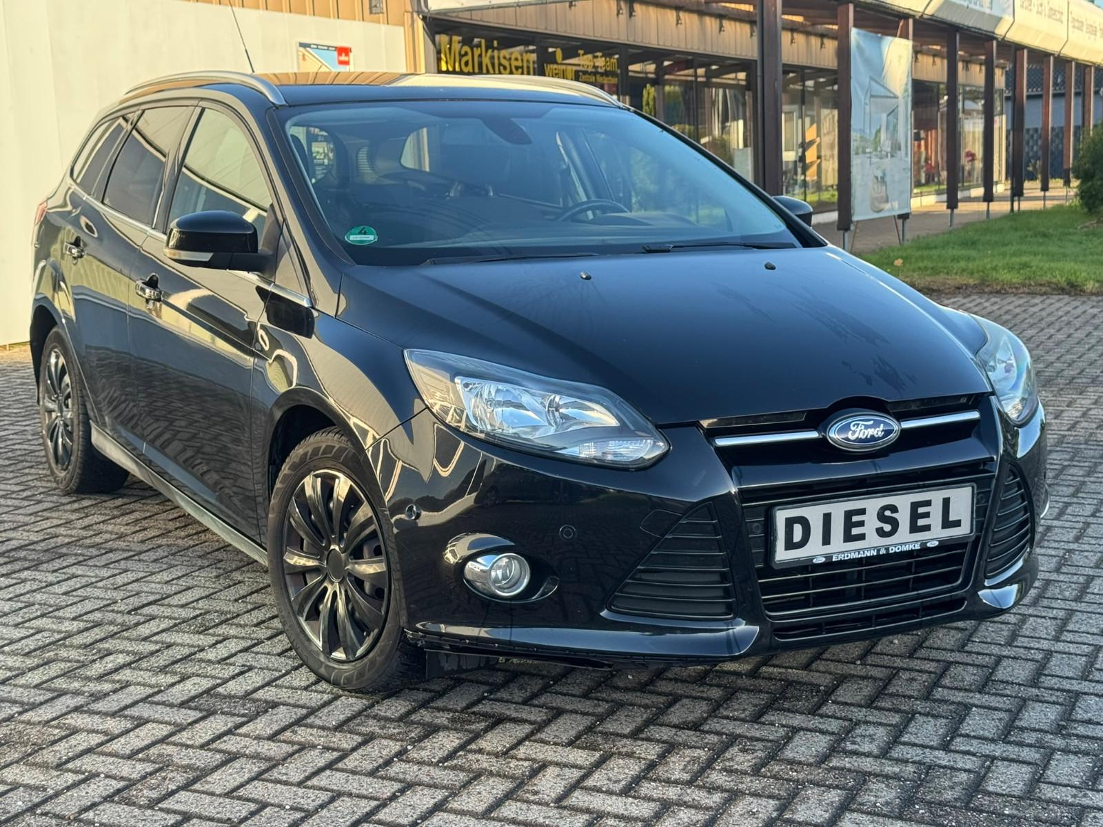 Ford Focus 2013 — вигляд ззаду