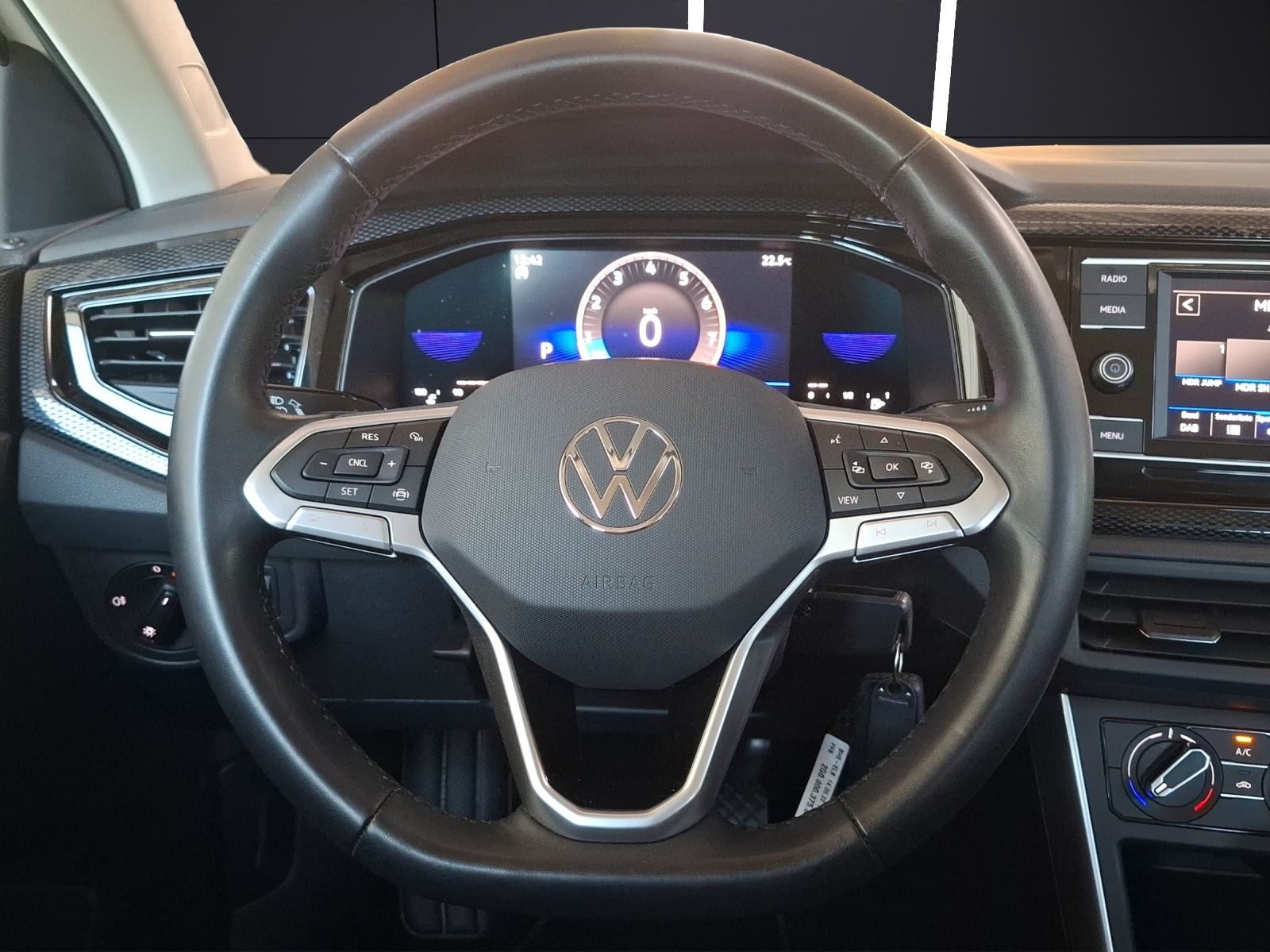 Fahrzeugabbildung Volkswagen Polo TSI Life DSG LED CarPlay AID GRA PDC