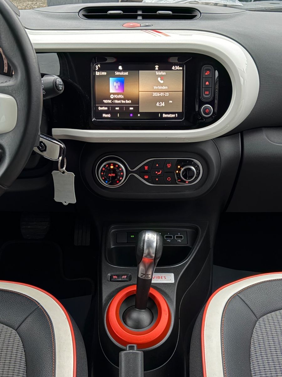 Fahrzeugabbildung Renault Twingo Vibes Electric CarPlay Temp. Klimaau. SHZ
