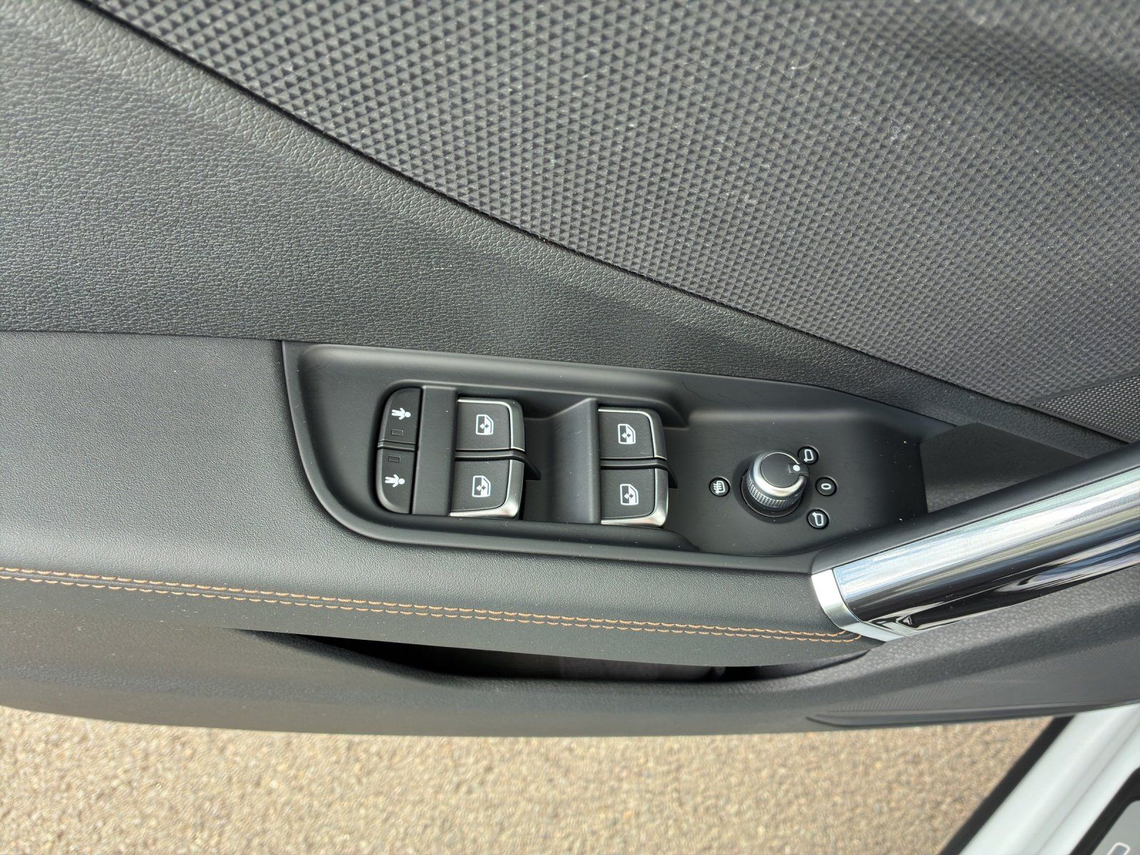 Fahrzeugabbildung Audi Q2 30 TFSI advanced AHK,Kamera,LED,Matrix,Navi