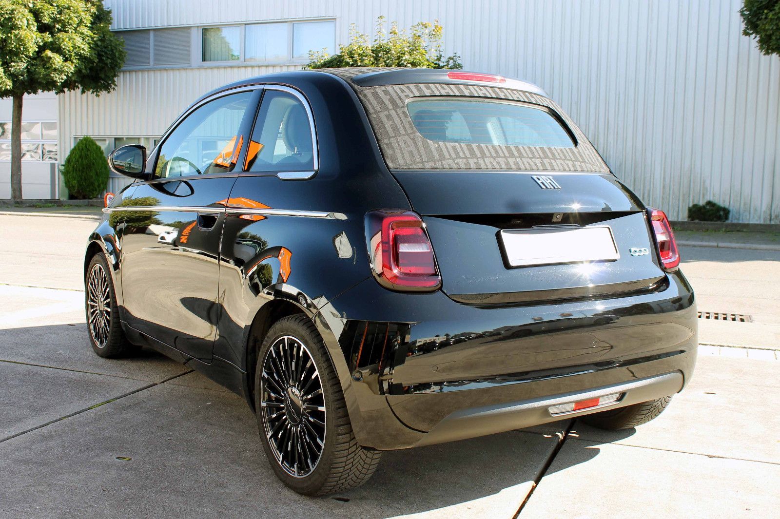 Fahrzeugabbildung Fiat 500e La Prima by Bocelli ACC LED KAM PDC BT SHZ