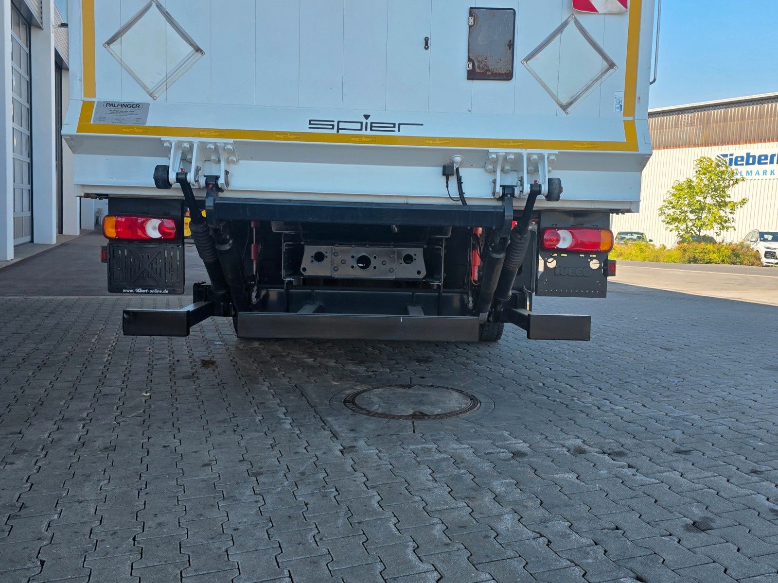 Fahrzeugabbildung Iveco Eurocargo ML120E25 LBW Palfinger 1.500kg Klima