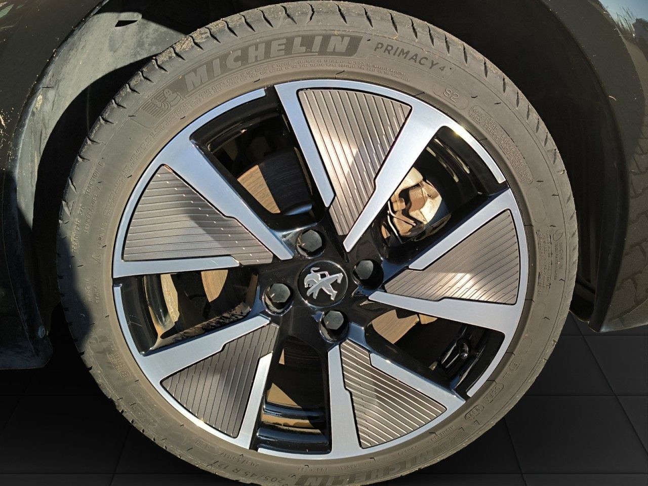 Fahrzeugabbildung Peugeot 208 e- GT