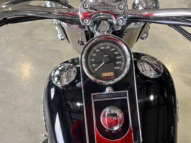 Fahrzeugabbildung Harley-Davidson FLSTNI Softail Deluxe Custom 96cui Twin Cam