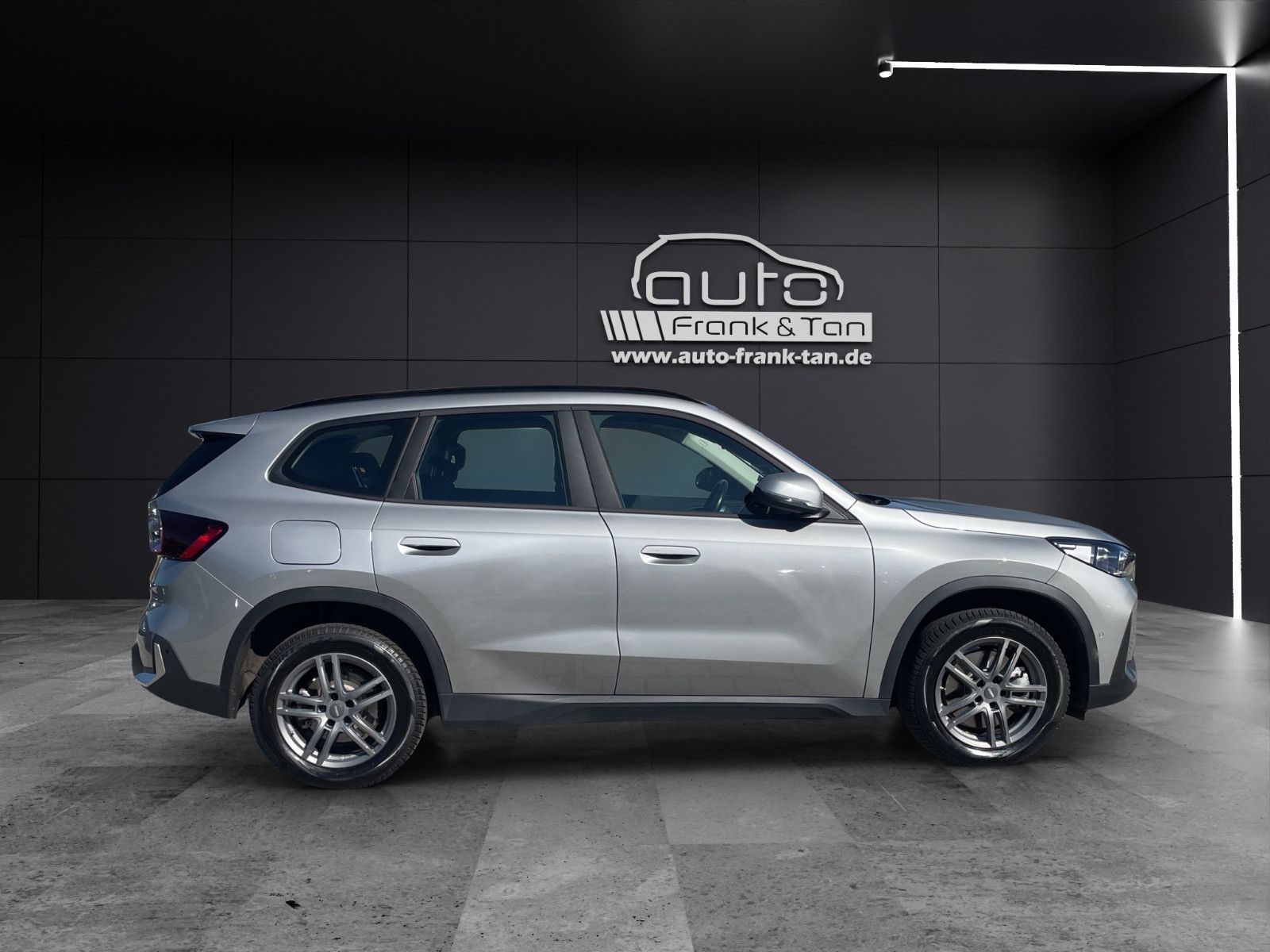 Fahrzeugabbildung BMW X1 23 i xDrive Shadow*Shzg*Pano*Navi*Cam