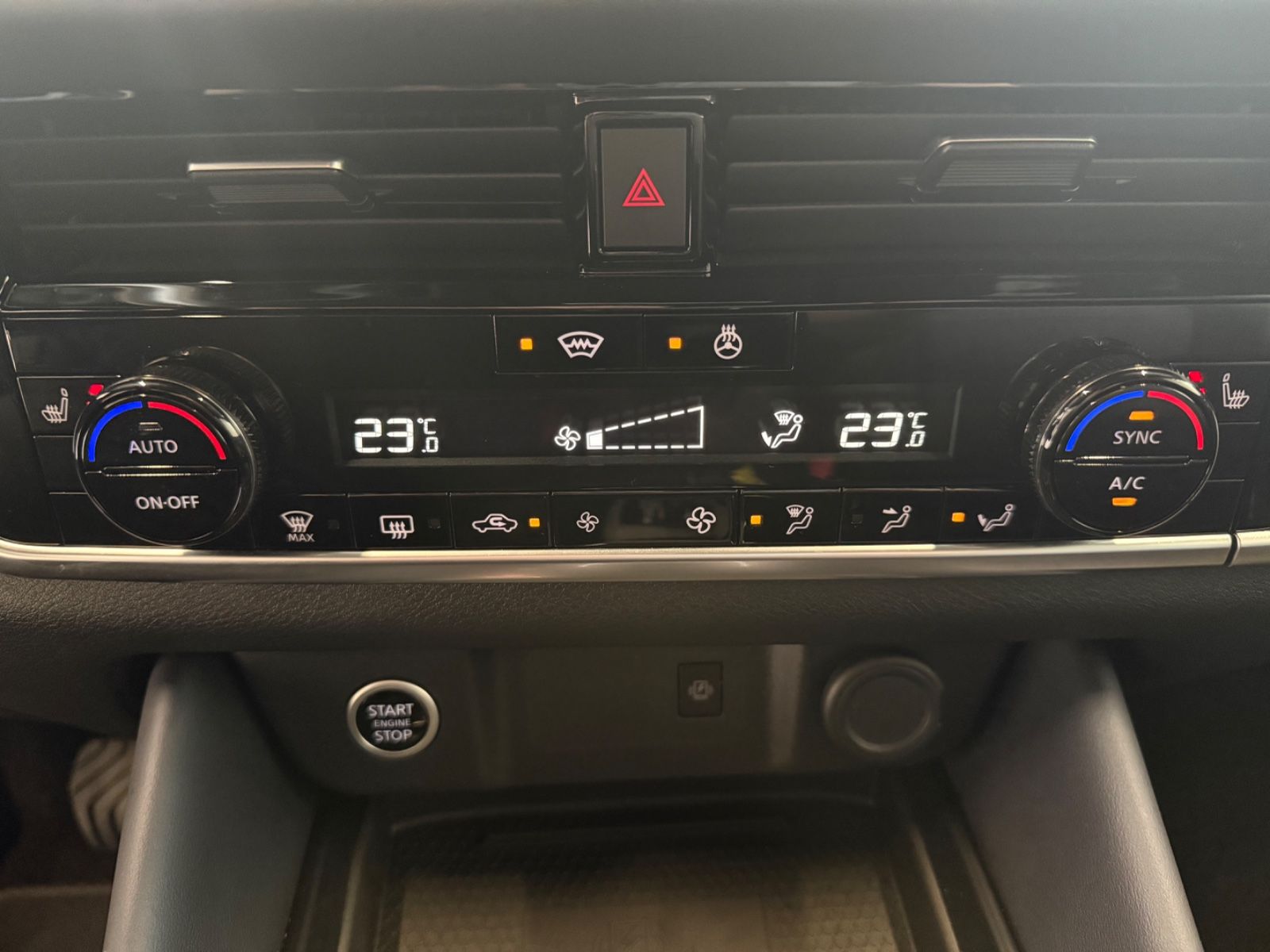 Fahrzeugabbildung Nissan Qashqai Tekna MHEV Autom.;Headup,Leder,17.136 km