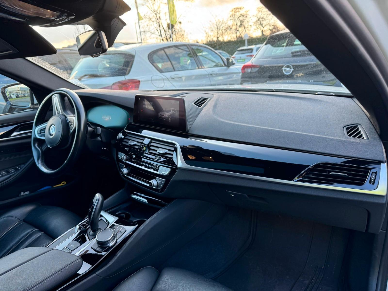BMW 530d xDrive Touring M Sportpaket Pano AHK ACC 