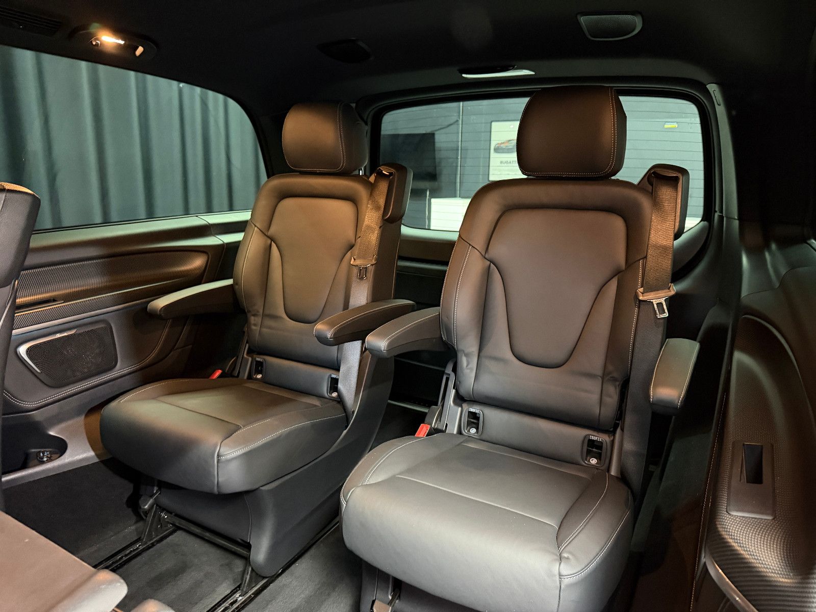 Fahrzeugabbildung Mercedes-Benz V 250d AVANTGARDE AMG EDITION lang|360°|AHK|LEDE