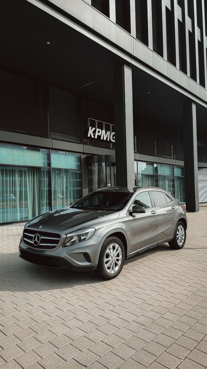 MERCEDES-BENZ GLA 180 Urban noch 1,5j MB-Garantie!