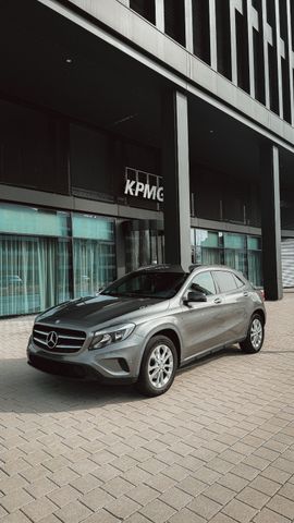 MERCEDES-BENZ GLA 180 Urban noch 1,5j MB-Garantie!