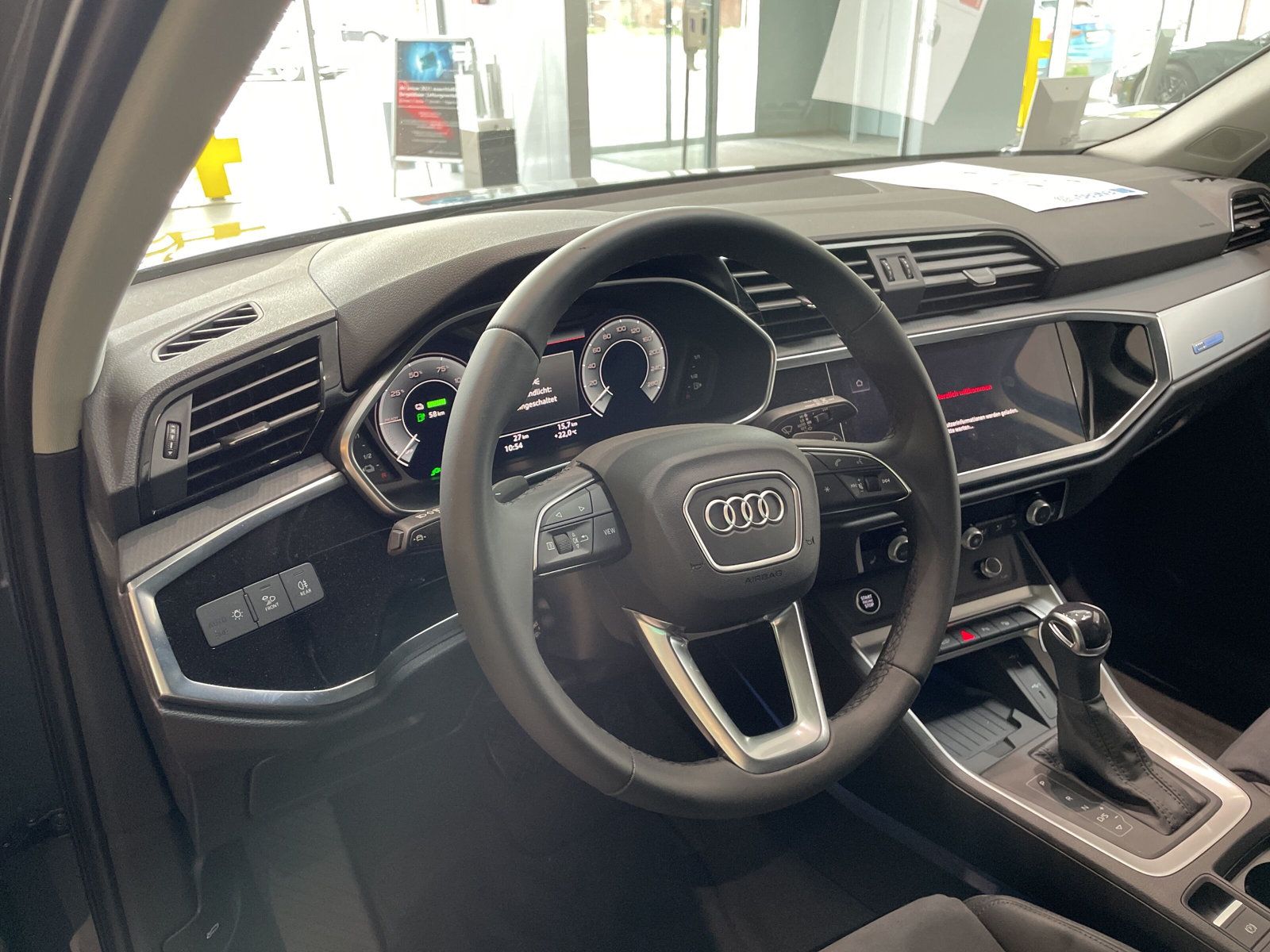 Fahrzeugabbildung Audi Q3 45 TFSI e S tronic Matrix ACC Navi Kamera