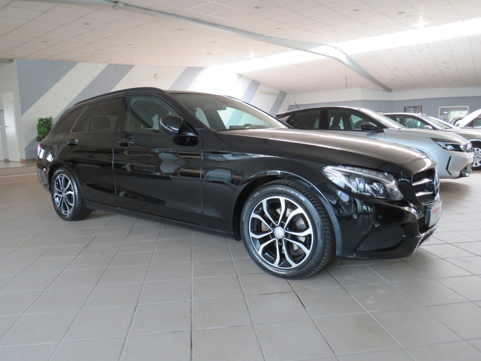 Fahrzeugabbildung Mercedes-Benz C 200Td*Night*Pano*Sound*Standh*Leder*LED *COMAN