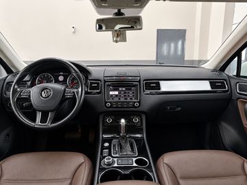 Volkswagen Touareg - 2