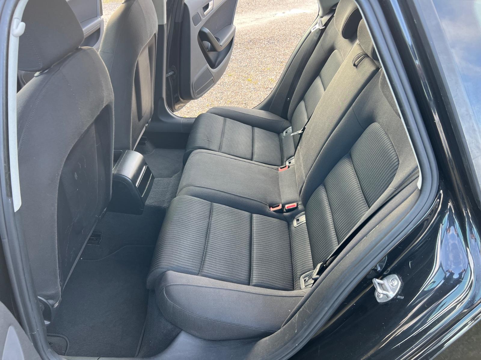 Audi A4 2011 — photo 31