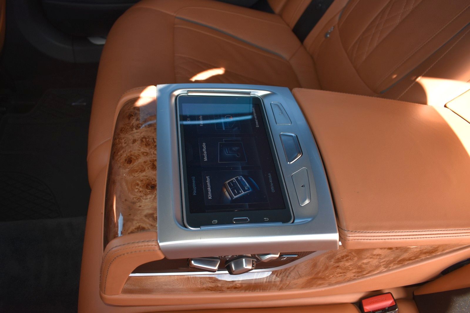 Fahrzeugabbildung BMW 750d Lim xDrive M Sport Laser 1 Hand Voll TVfond