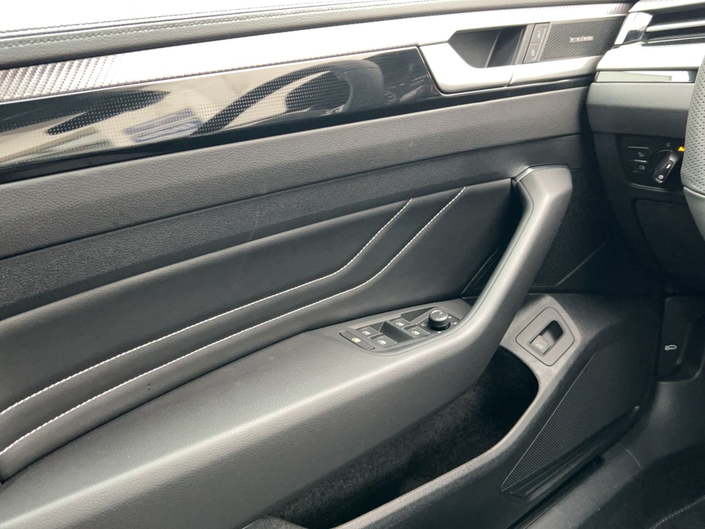 Arteon 4Motion R-Line 2.0l TDI DSG StHz Leder W+