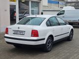 Volkswagen Passat 1,6 Klima el.SP Spieg. beheizbar teilb.Rü - Volkswagen Passat aus 1997