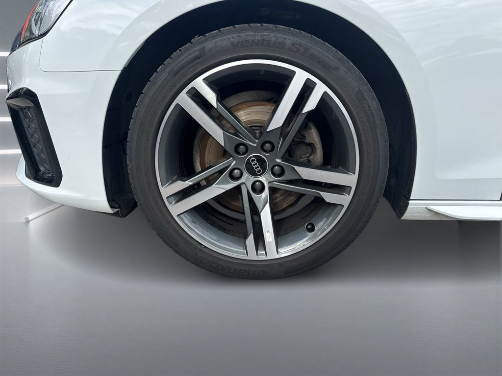 AUDI A4 2024