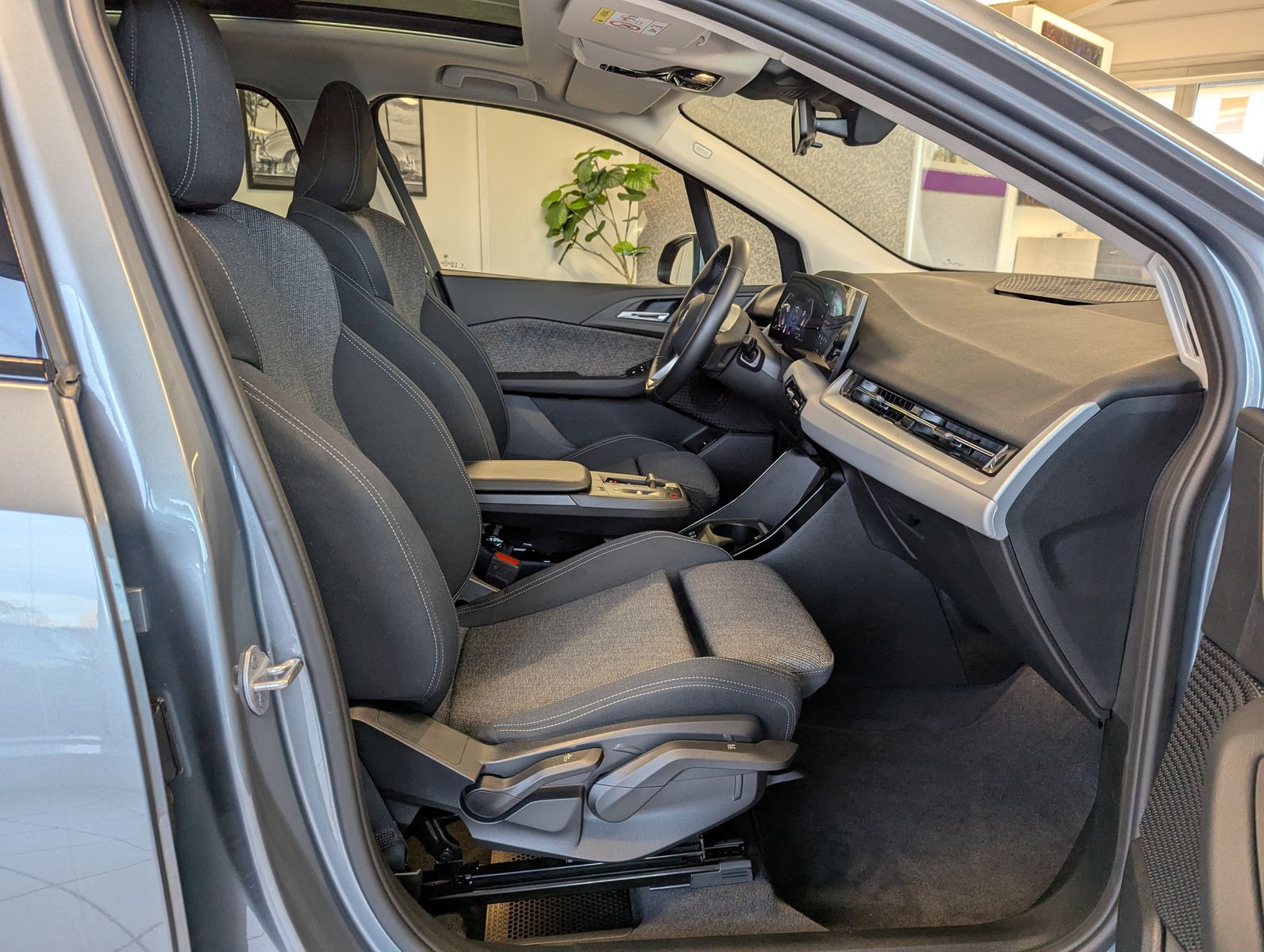 Fahrzeugabbildung BMW 220 Active Tourer i Travel-Paket Panorama AHK