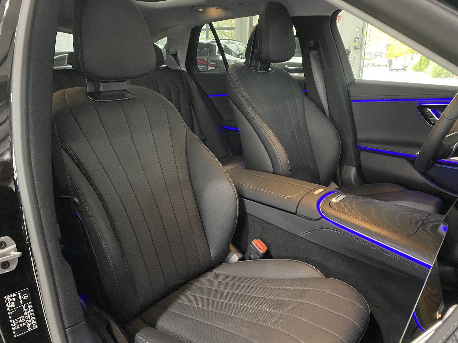 Fahrzeugabbildung Mercedes-Benz E 220 d T 4M Exclusiv/HYPER/PANO/Leder/Pano/DIS/