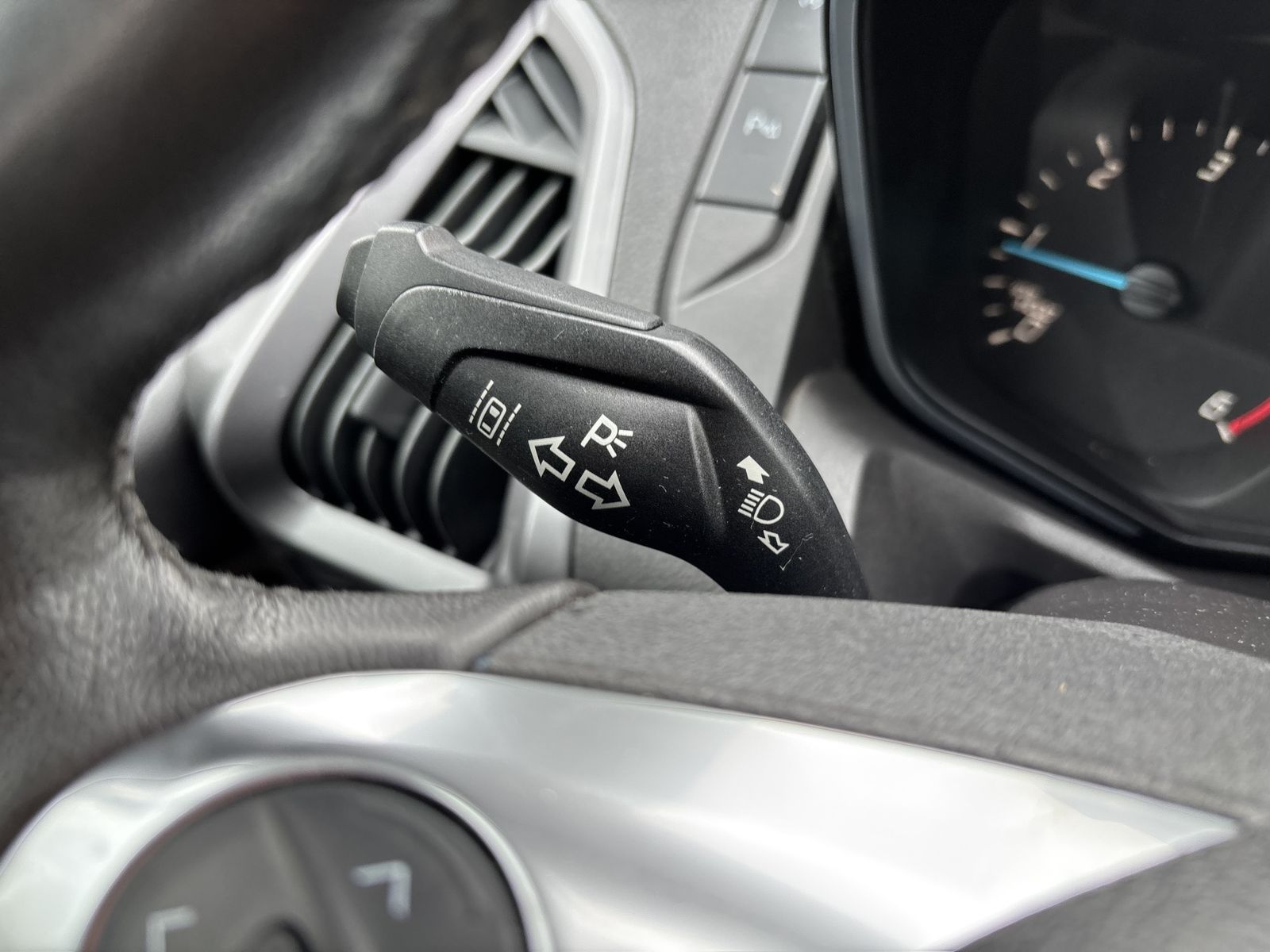 Fahrzeugabbildung Ford Tourneo Custom 310 L2 Trend-8Si-NAVI-KAMERA-AHK-