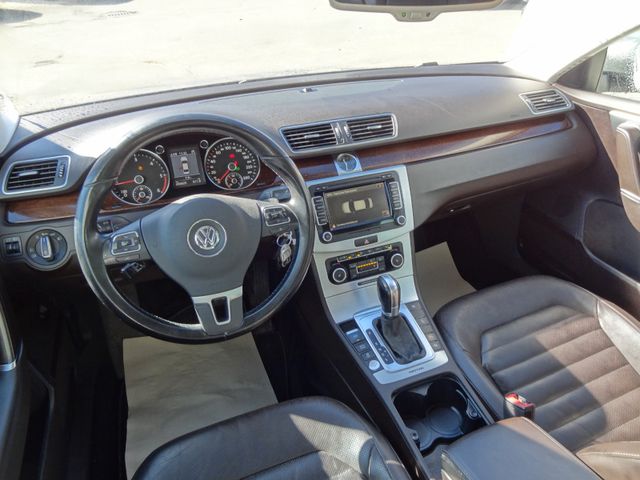 Fahrzeugabbildung Volkswagen Passat Lim. 4x4/Leder/AHK/GSD/Kamera/Navi/StH/
