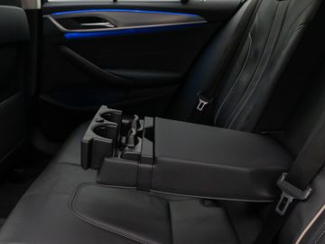 Fahrzeugabbildung BMW 530d Luxury Line Kamera DAB HiFi Stop&Go Alarm