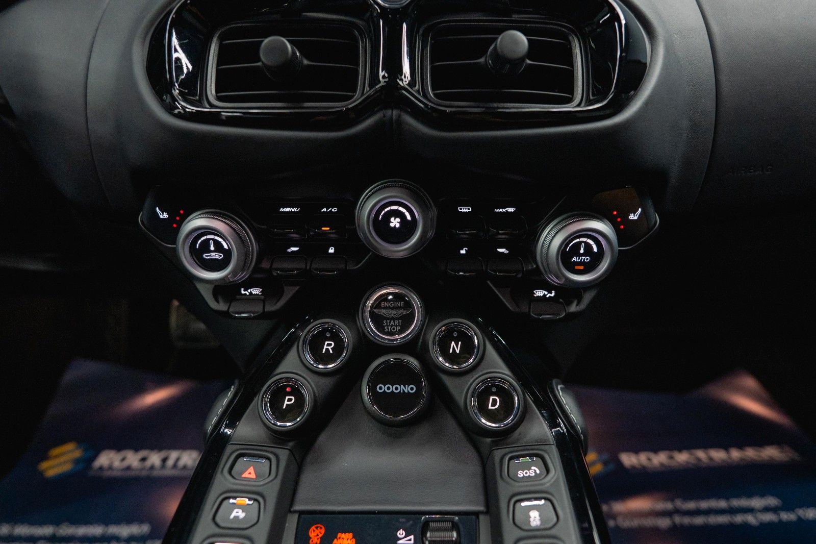 Fahrzeugabbildung Aston Martin V8 Vantage 4.0 V8 DB11 Coupe *1.Hand*360*Memory*
