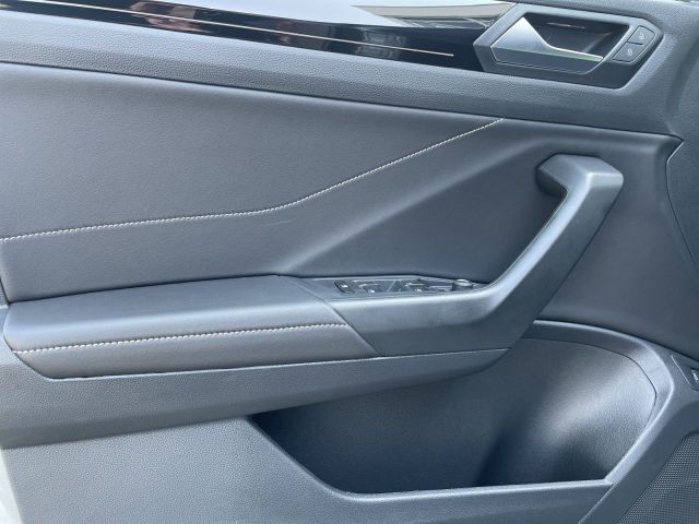 T-Roc R-Line 1.5 TSI OPF DSG/AHK/RFK/IQ.D/NAVI