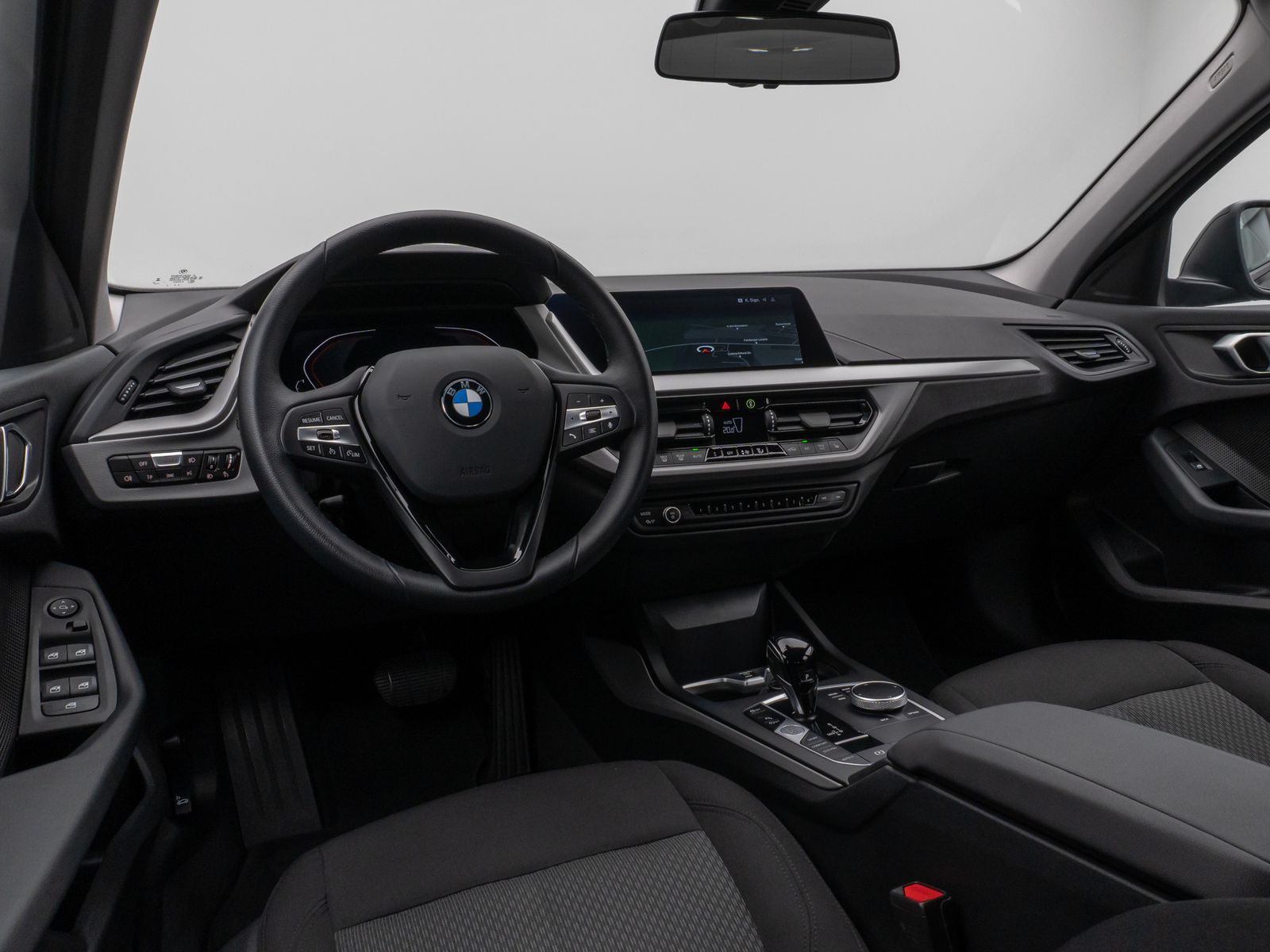Fahrzeugabbildung BMW 118i Kamera DAB CockPitPro Geschwindigkeitsr LED