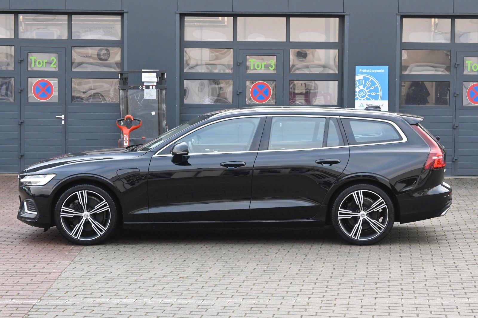 Fahrzeugabbildung Volvo V60 T8 AWD Inscription*LED*HUD*PANO*CAM*PDC*STHZ