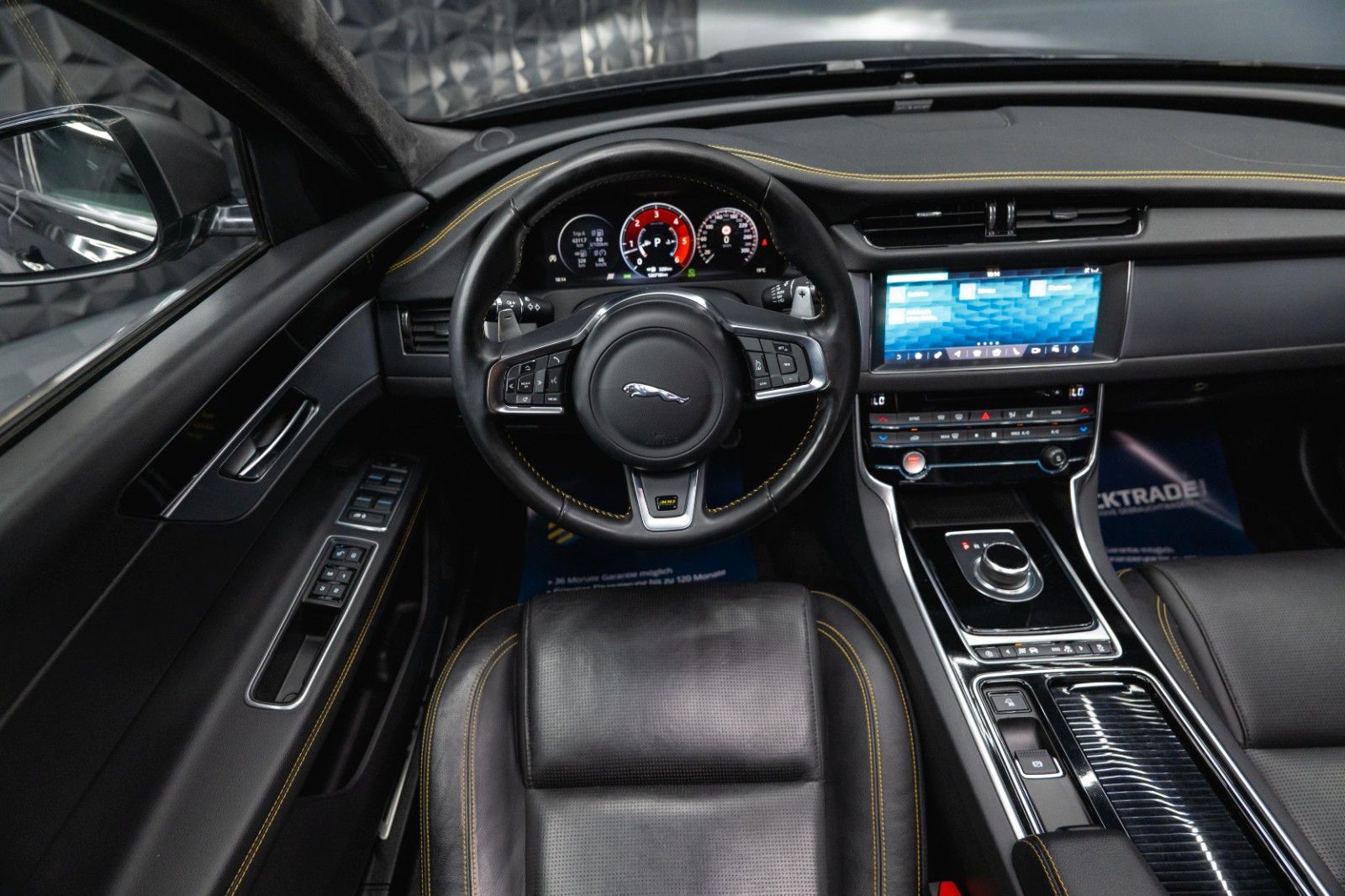 Fahrzeugabbildung Jaguar XF 300 Sport Black Edition | Pano | LED | 20Zoll