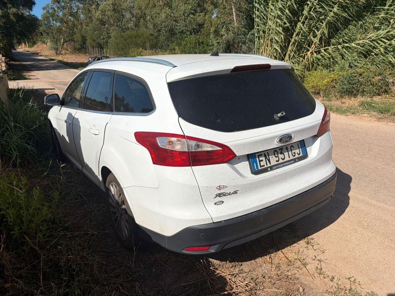 Ford Focus 2012 — rear view