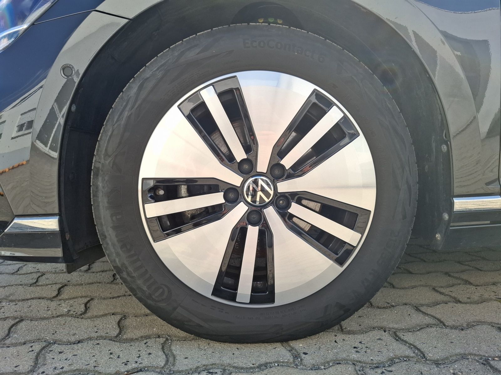 Fahrzeugabbildung Volkswagen Passat Variant GTE LED Navi ACC RFK SH LM