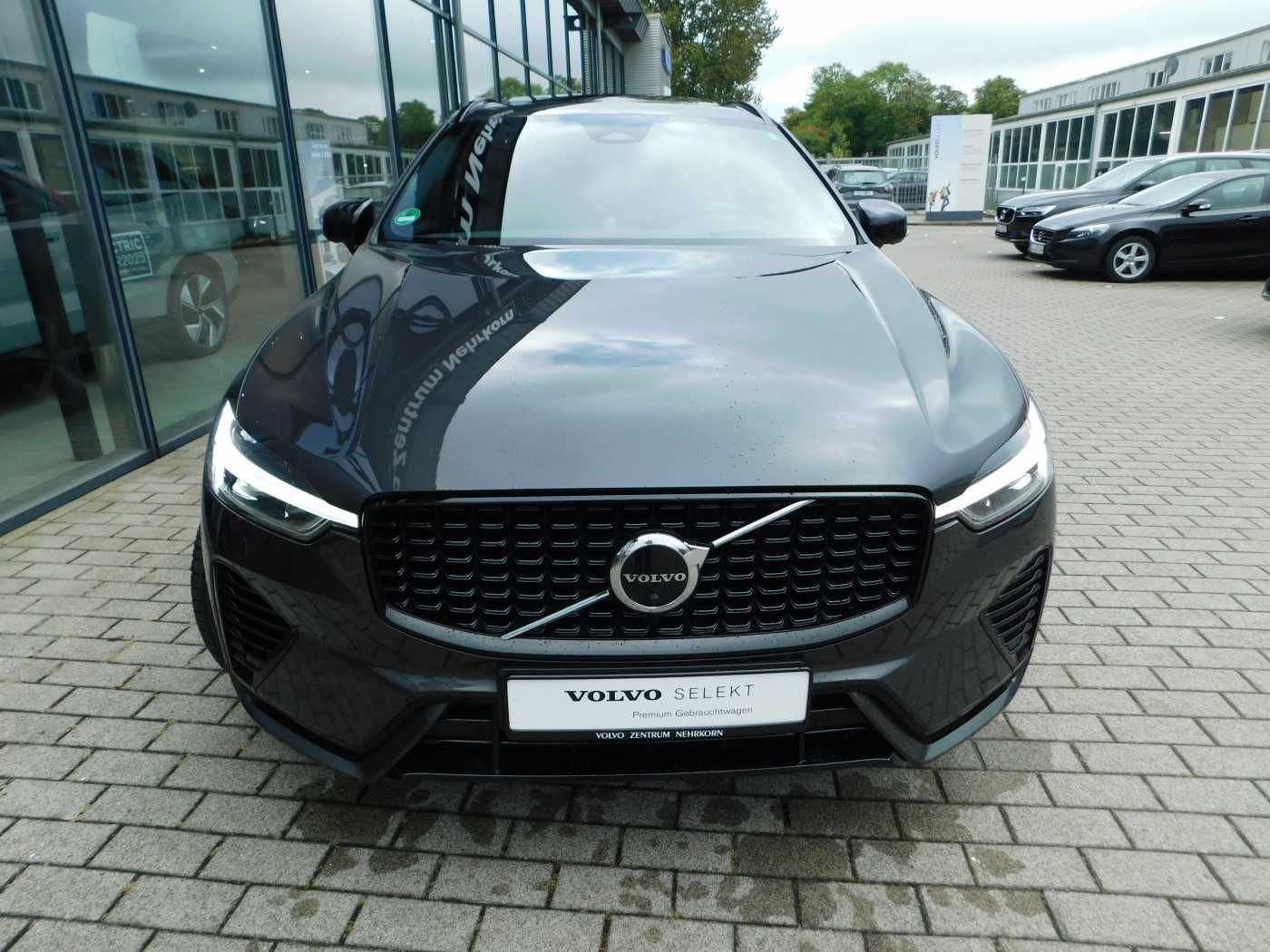 Fahrzeugabbildung Volvo XC60 T8 AWD R-Design 'Head-Up ACC'