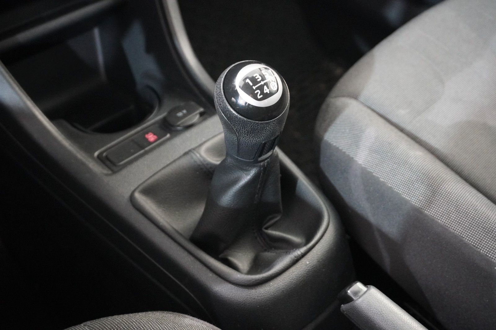 Fahrzeugabbildung Volkswagen up! 1.0 MOVE 3-TÜR NAVI/KLIMA/SPORT/CD/AUX/TÜV