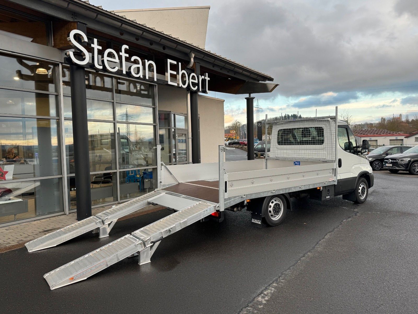 Fahrzeugabbildung Iveco Daily 35S16 HA8 *Rampen*L3.500mm*Automatik*AHK*