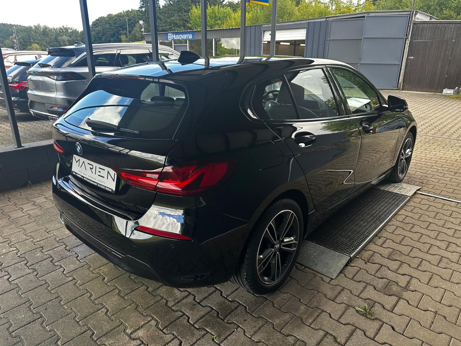 BMW 118 Baureihe 1 Lim. 118 i Sport Line | LED