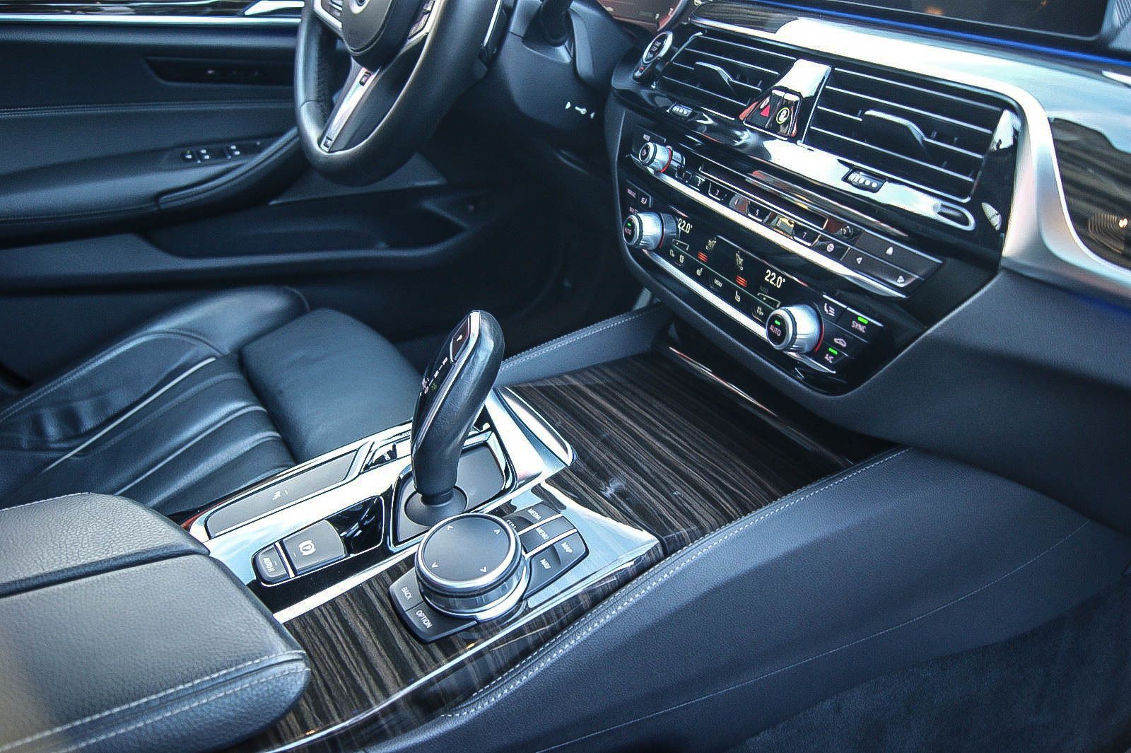 Fahrzeugabbildung BMW M550 xDrive V8 340kW/462PS HEADUP HARMAN&KARDON