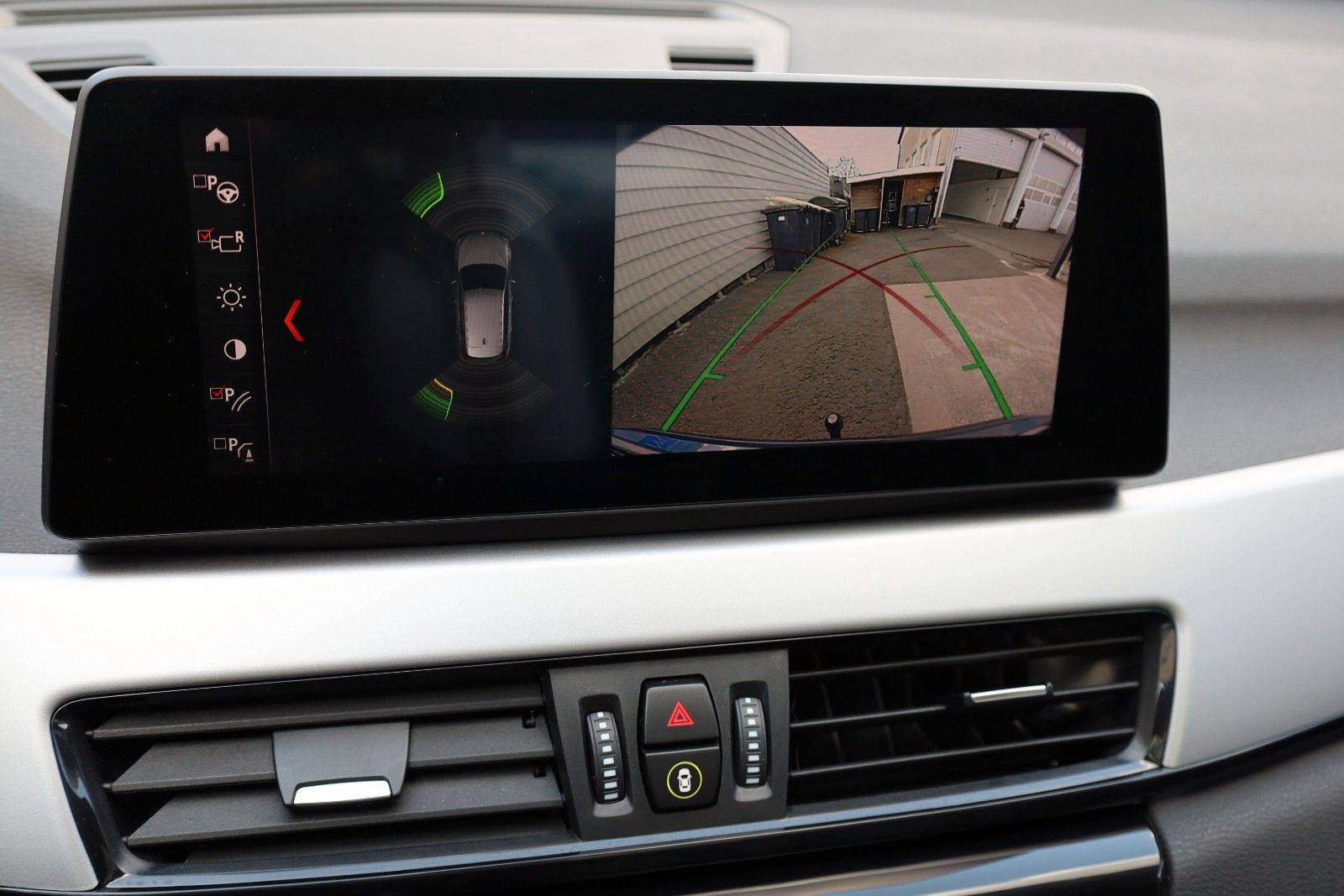 Fahrzeugabbildung BMW X1 xDrive 25 e Advantage,Leder,Navi,Pano,HUD,AHK
