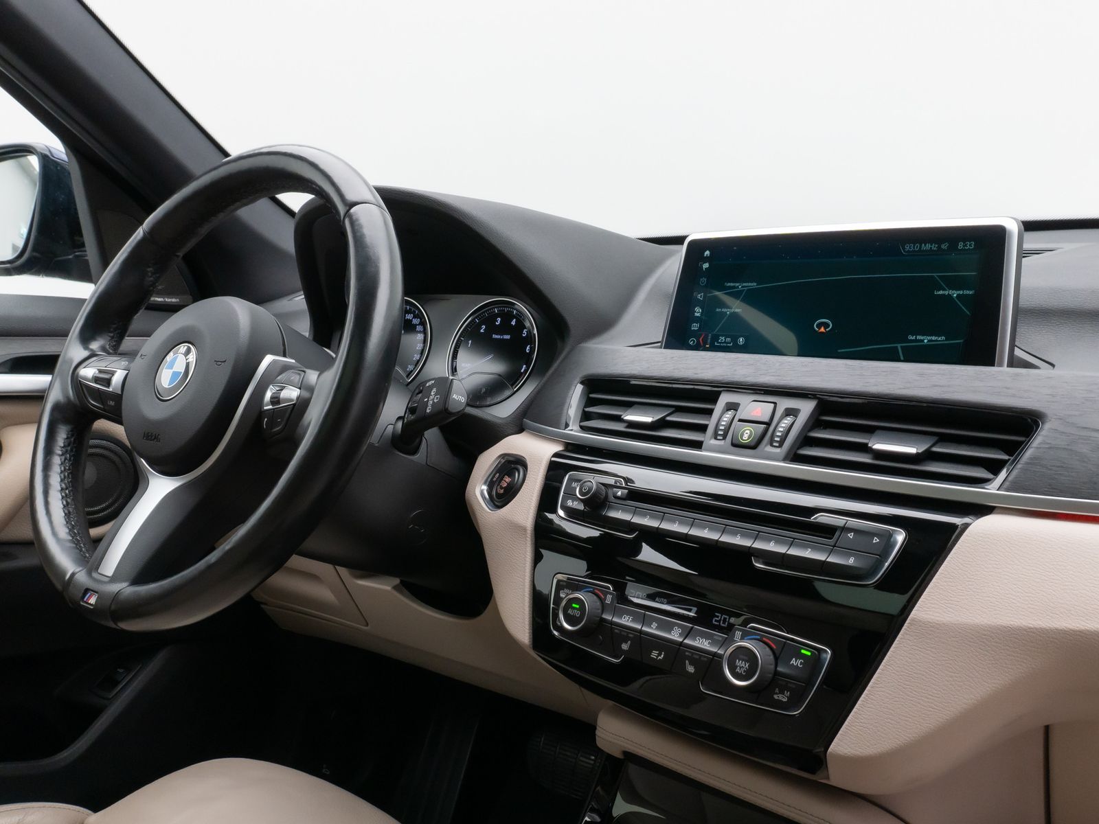 Fahrzeugabbildung BMW X1 sD20i xLine Panorama HUD H/K AHK Leder Voll