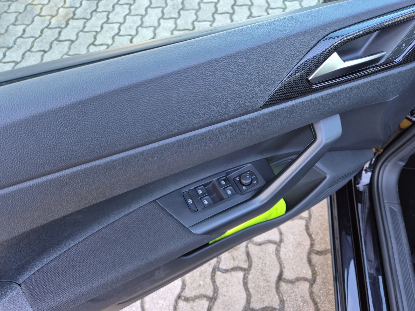 Fahrzeugabbildung Volkswagen Polo 1.0 Life LED Navi AID GRA PDC SH