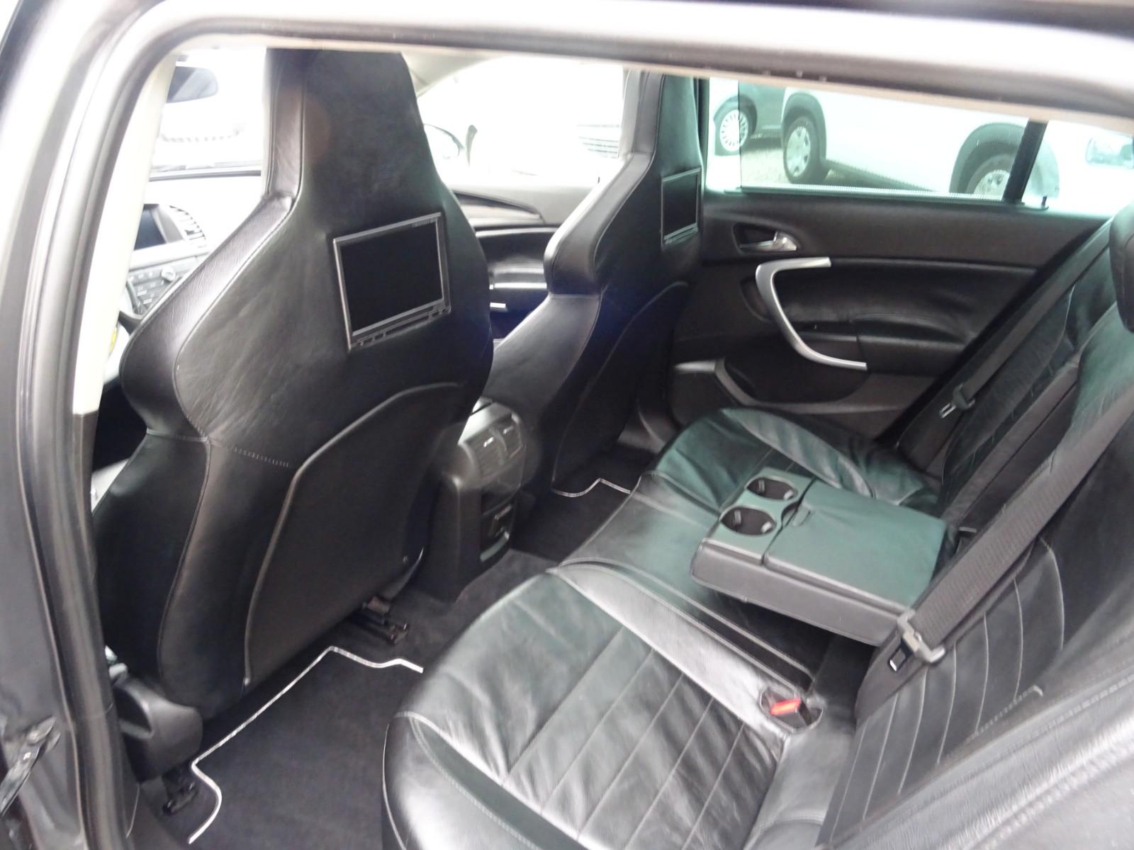 Opel Insignia 2011 — photo 14