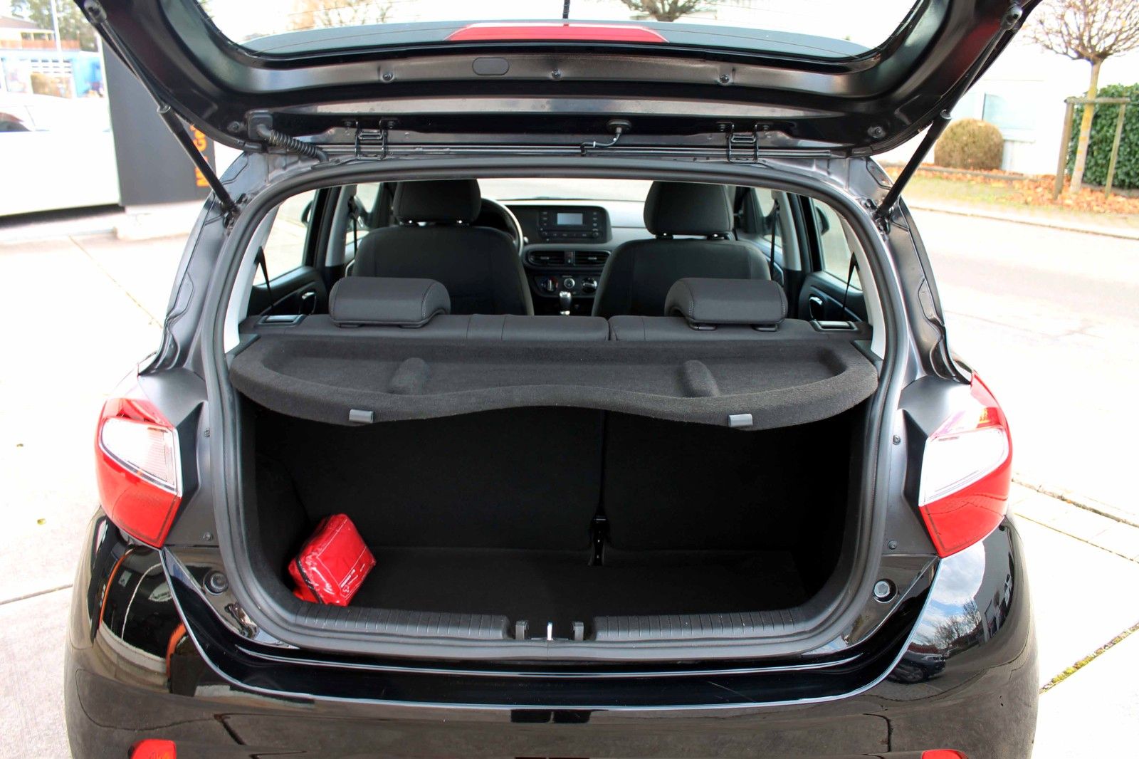 Fahrzeugabbildung Hyundai i10 Select TEMPO ABS eCall BT DAB FLA MFL
