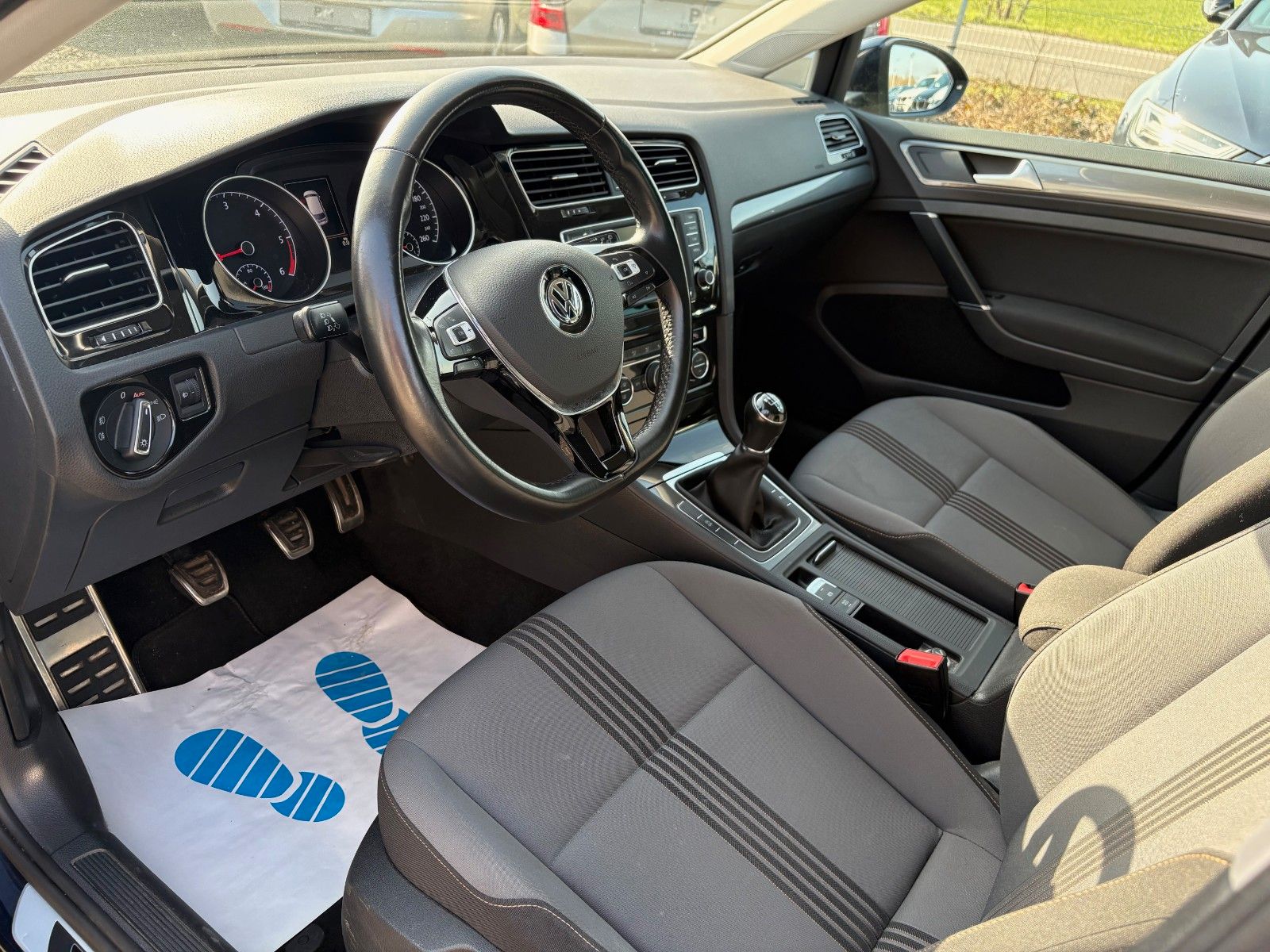 Fahrzeugabbildung Volkswagen Golf VII 1.6 TDI Allstar Navi AHK 2.HD SCHECKHFT