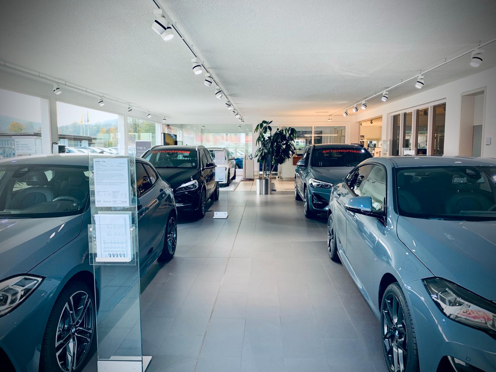 showroom-image-top