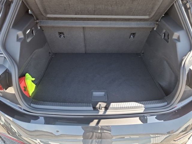 Fahrzeugabbildung CUPRA Born LED DAB SHZ APP CONNECT ALU BT KLIMA