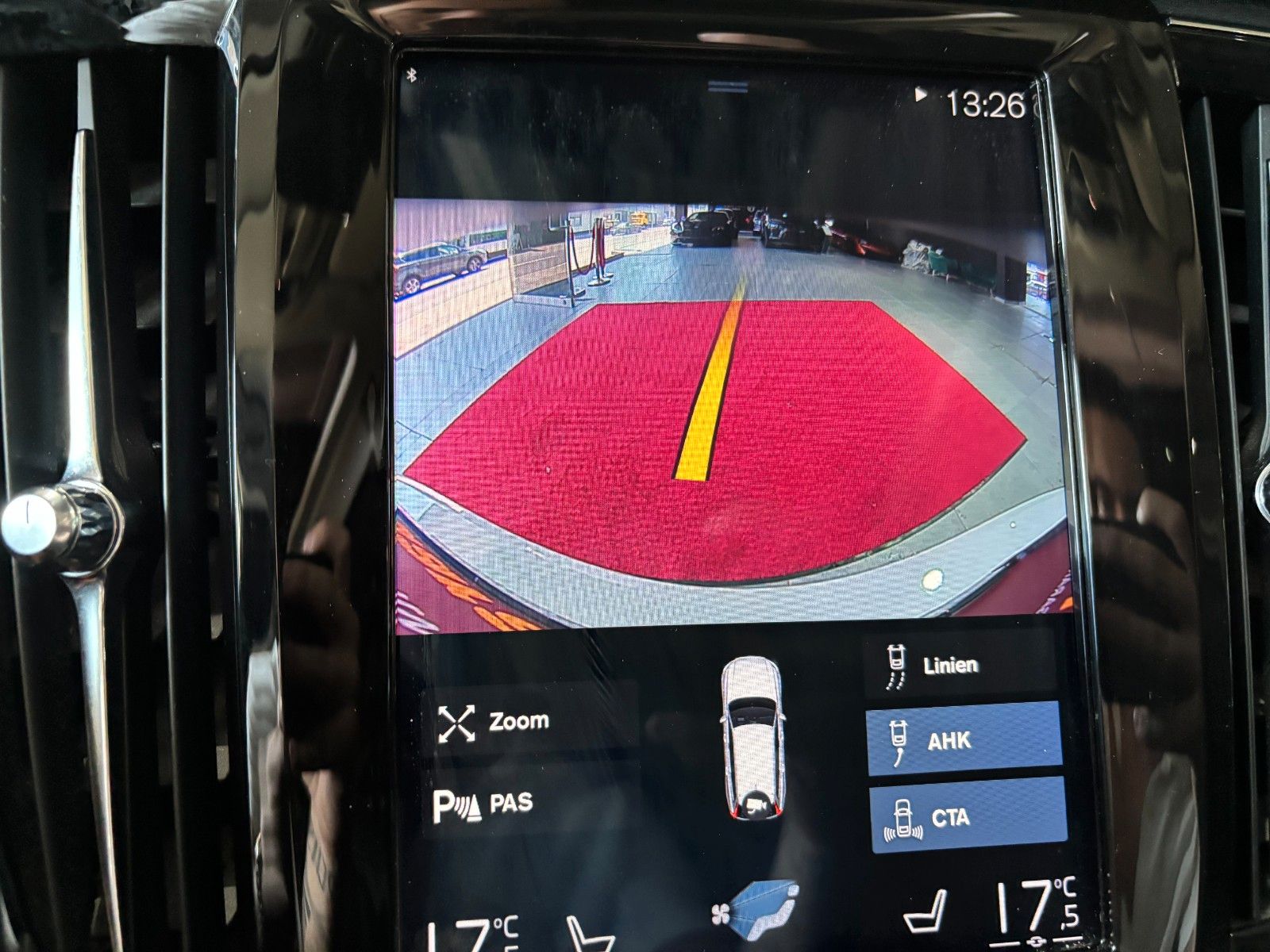 Fahrzeugabbildung Volvo V90 Momentum /KAMERA/PANO/AHK/SHZ/ACC++/LED